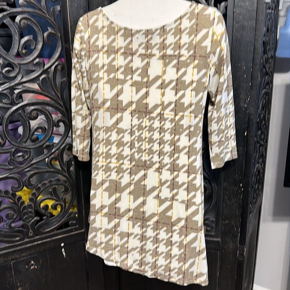 Attitudes by Renee Collection Casknit Asymmetrical Plaid / Herringbone Shirt. - Picture 7 of 10